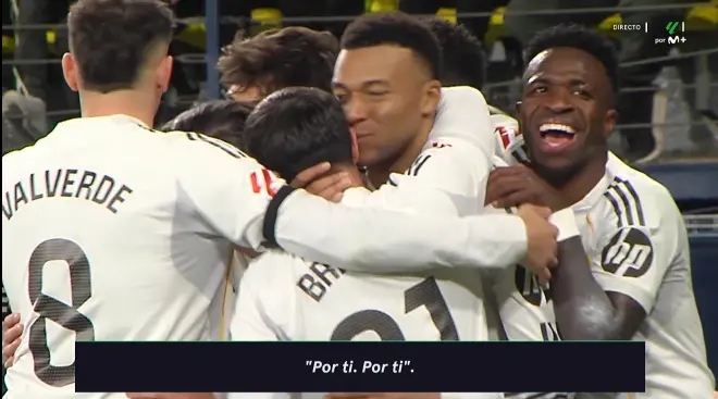 暖心！姆巴佩打进勺子点球后拥抱迪亚斯并说：“为了你，为了你”